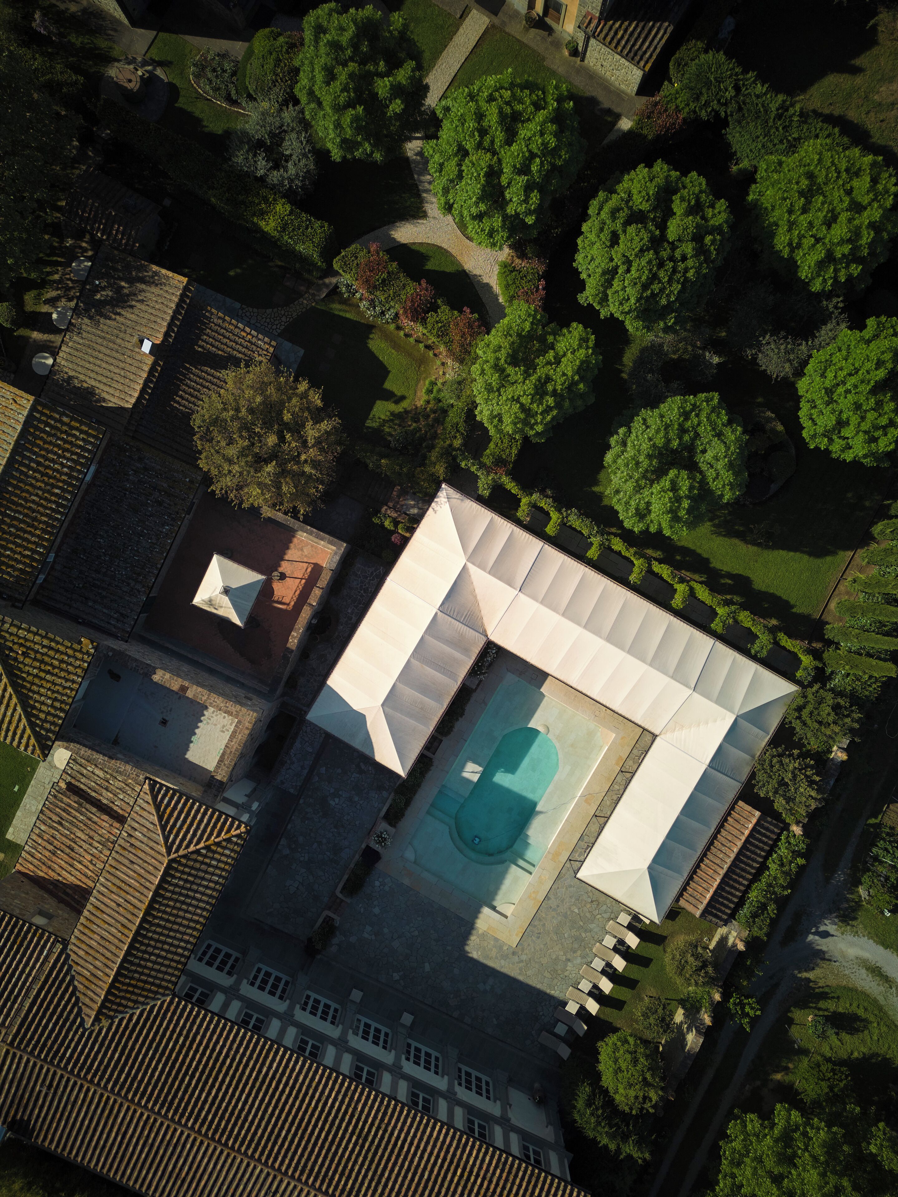 outdoor pool, open 7:00 am to 8:00 pm, pool loungers