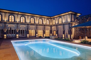 Minibar, in-room safe, individually decorated, individually furnished