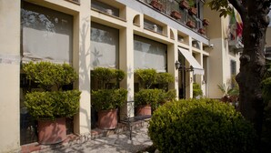 Property grounds - Hotel Villa Medici (Naples)