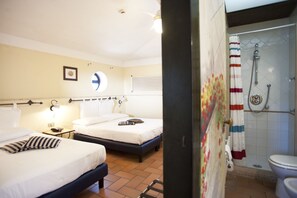 Blackout curtains, free cots/infant beds, free WiFi - Hotel Villa Medici (Naples)