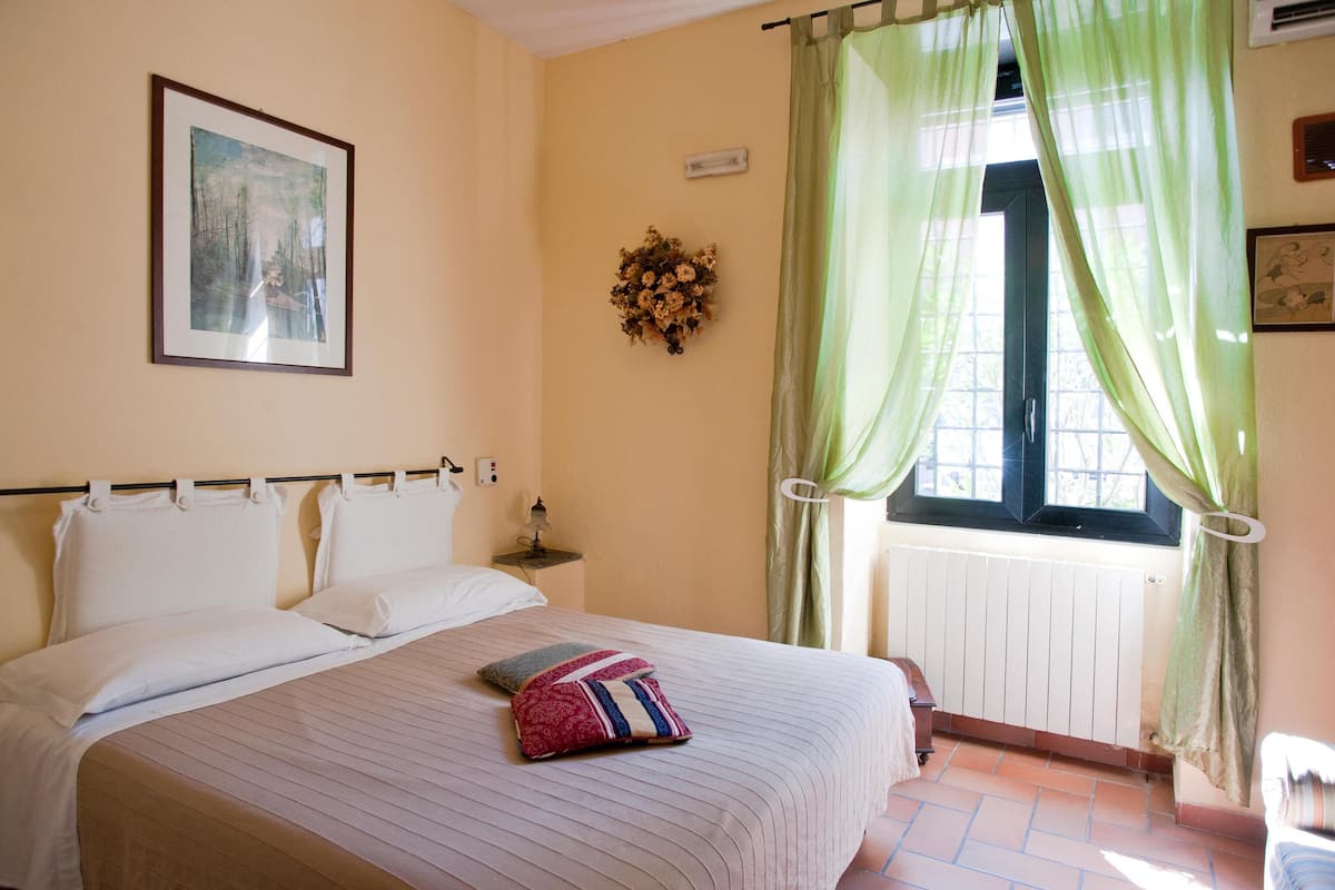 Cortinas blackout, cunas gratuitas y wifi gratis