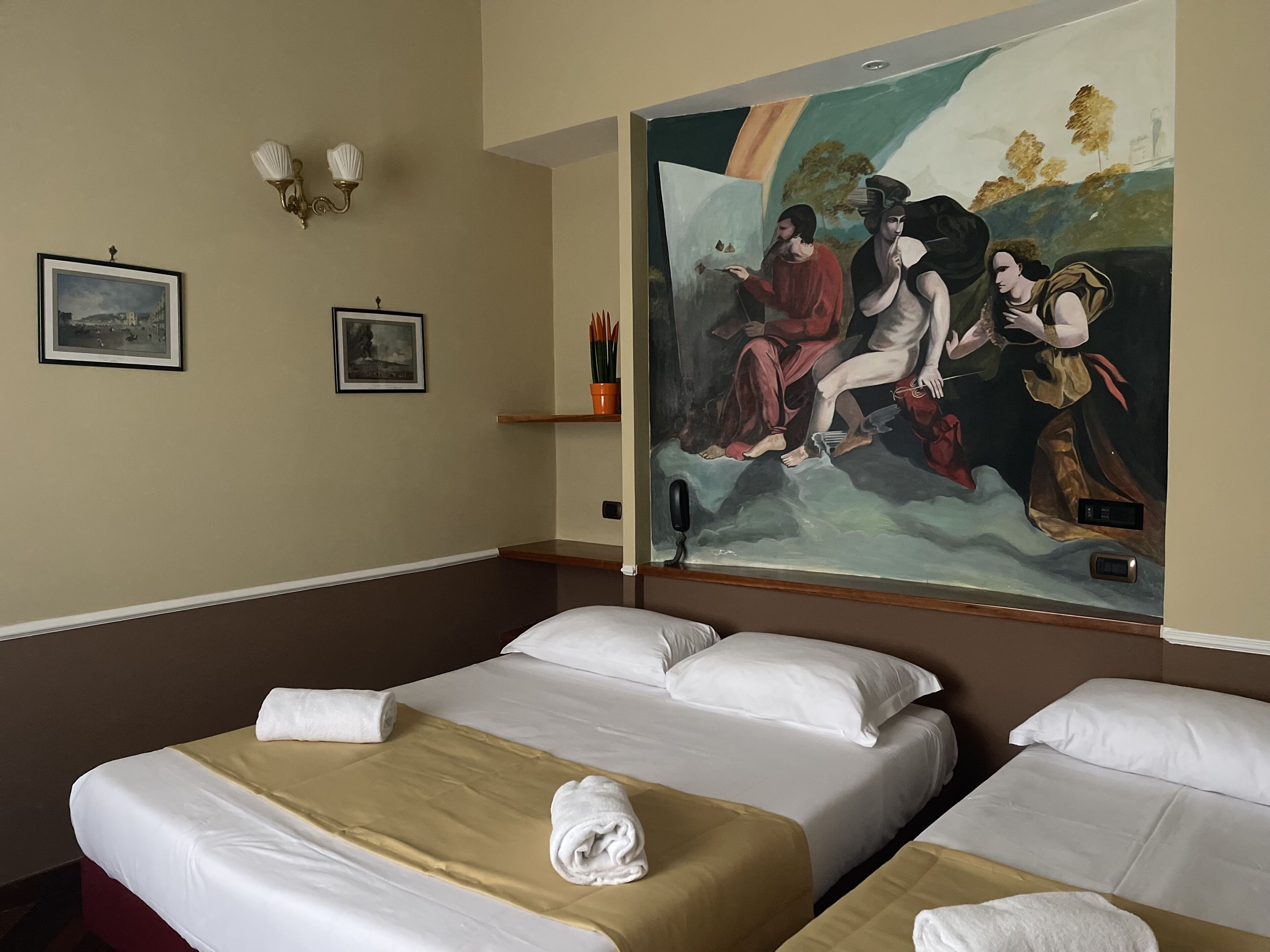 minibar, in-room safe, individually decorated, desk