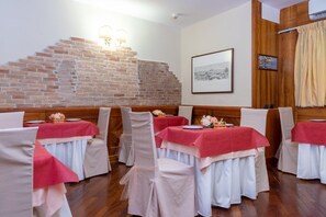 Breakfast area - Hotel Suite Ares (Naples)