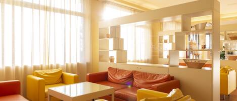 Coin salon dans le hall