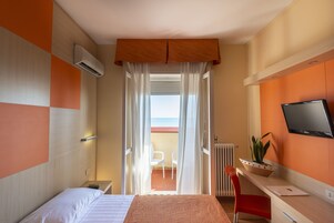 Down comforters, desk, laptop workspace, free WiFi