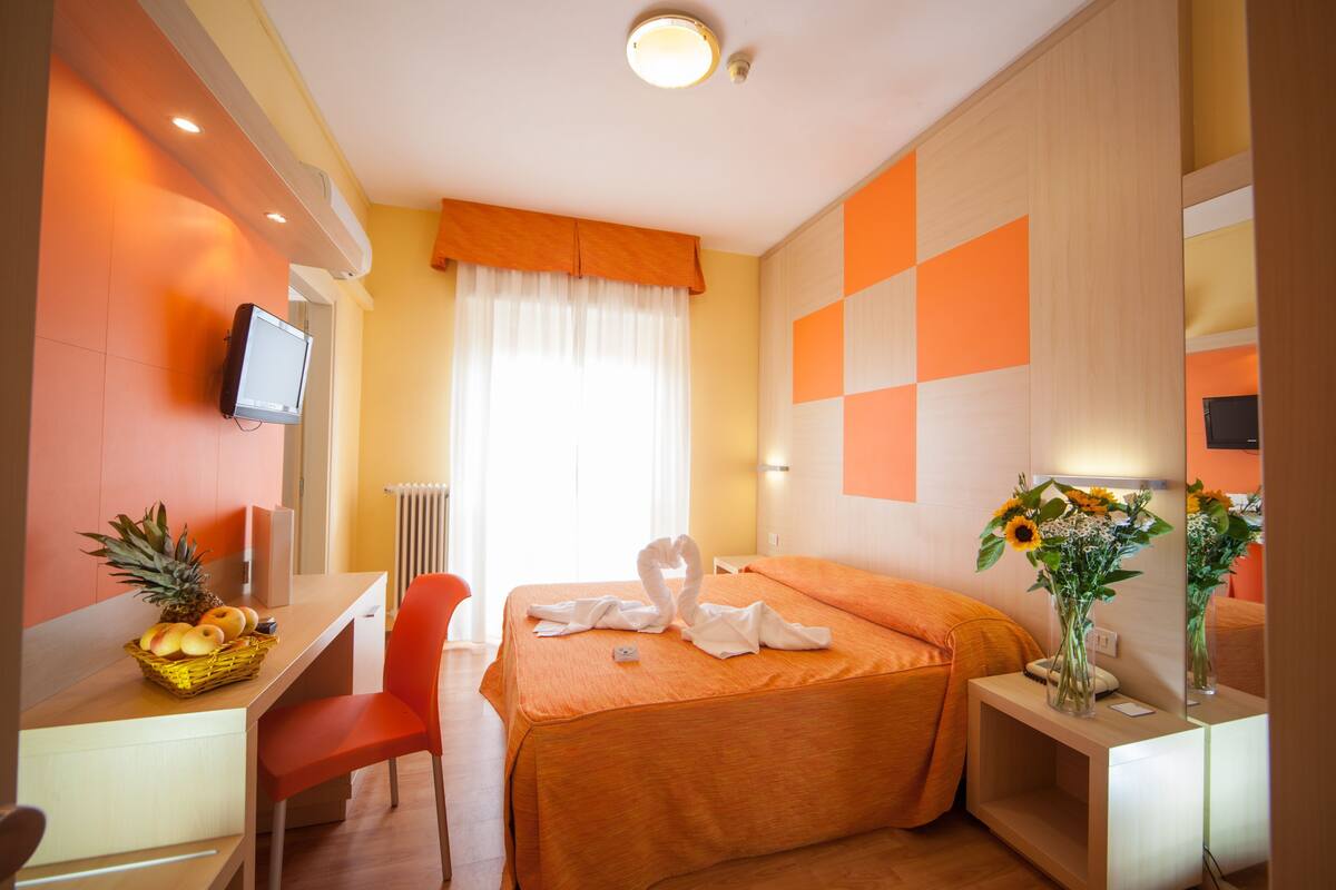 Down comforters, desk, laptop workspace, free WiFi