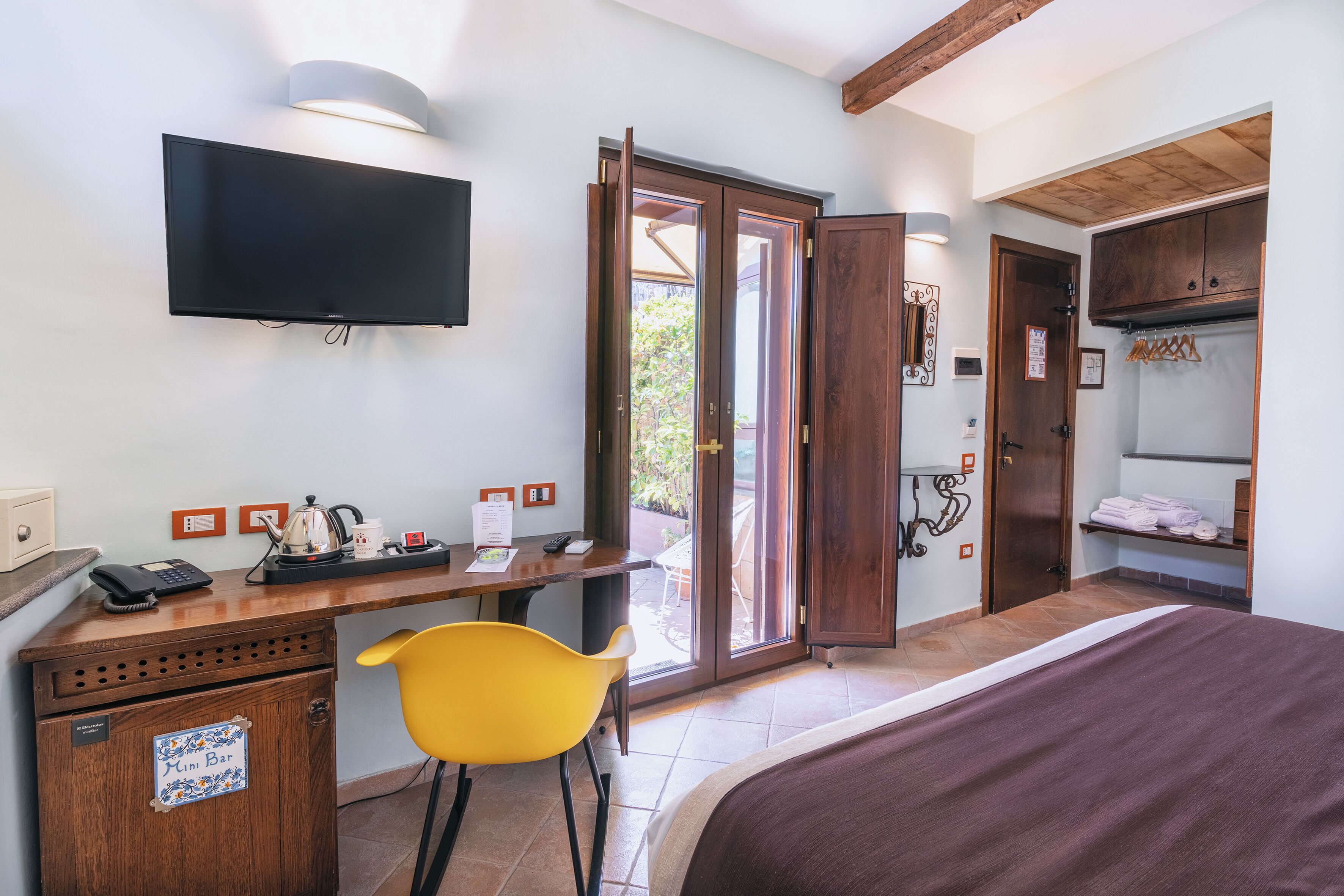 deluxe room, terrace | 1 bedroom, minibar, in-room safe, desk