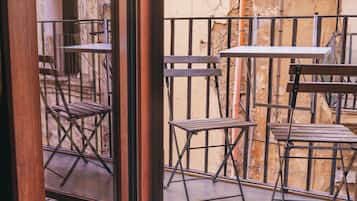 Minibar, in-room safe, desk, iron/ironing board