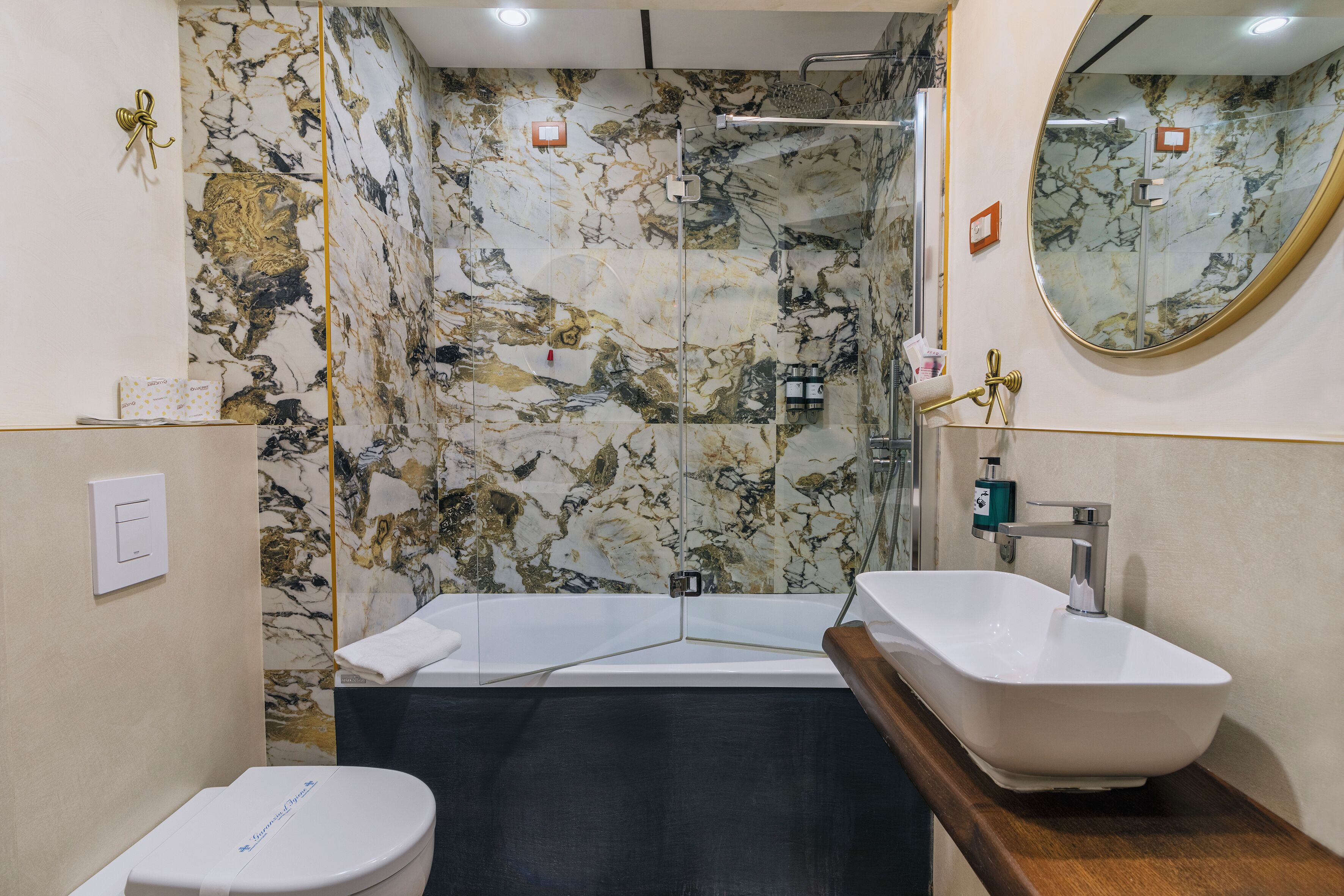 deluxe room, terrace | bathroom | shower, free toiletries, hair dryer, towels