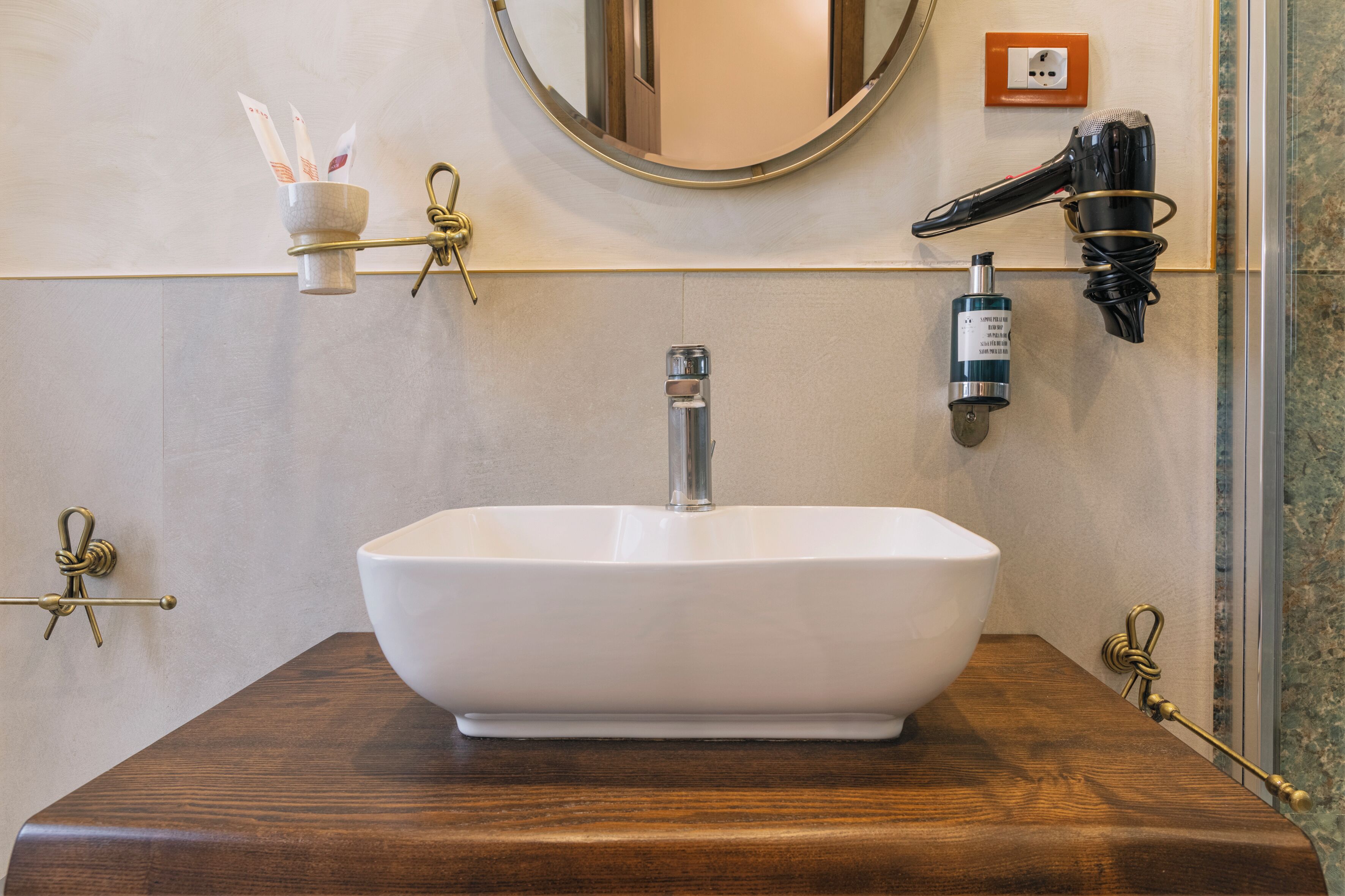 standard double or twin room | bathroom | shower, free toiletries, hair dryer, towels