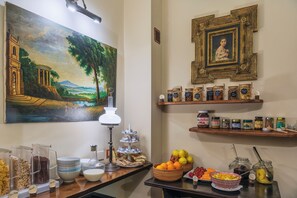 Free daily continental breakfast - Hotel Il Convento (Naples)