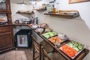 Free daily continental breakfast 