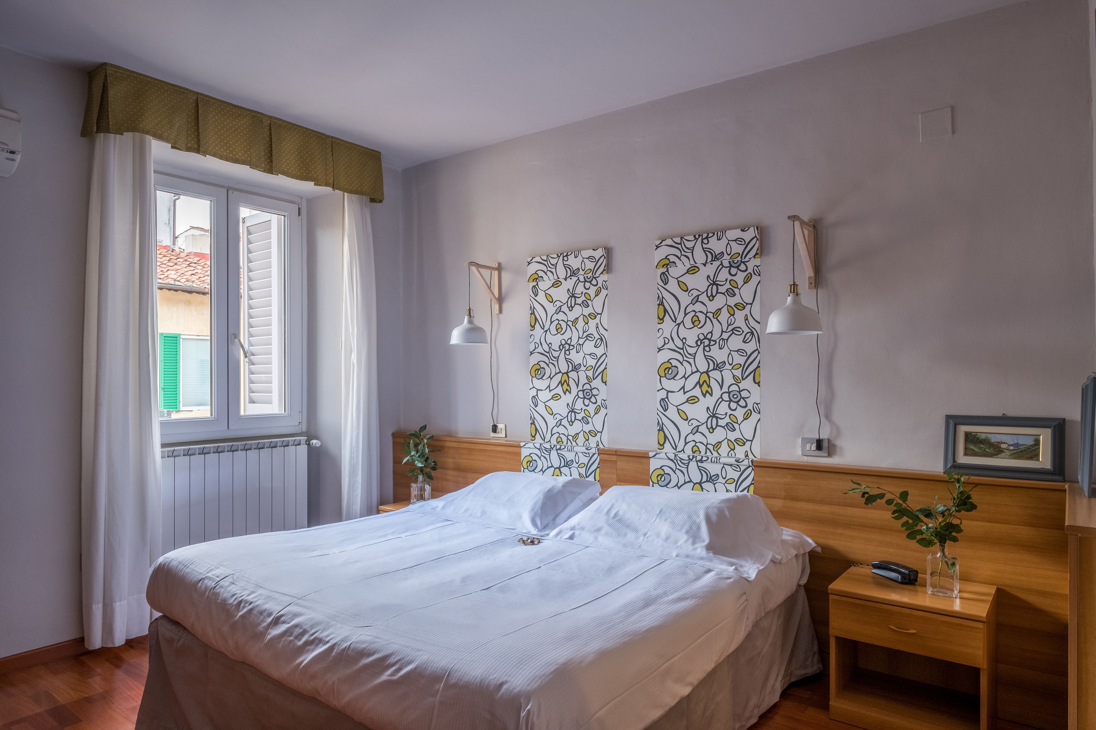 Hypo-allergenic bedding, minibar, in-room safe, desk