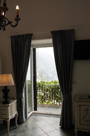 Appartement, 3 chambres, vue sur la mer | 1 chambre, draps en coton égyptien, literie de qualité, minibar