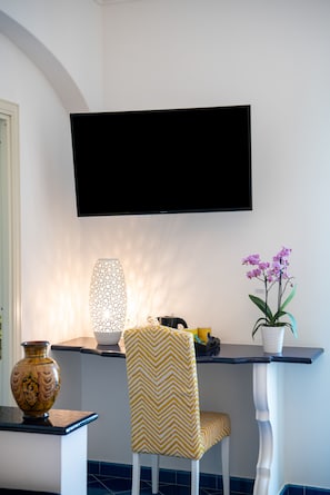 Chambre quadruple, vue sur la mer | 1 chambre, draps en coton égyptien, literie de qualité, minibar