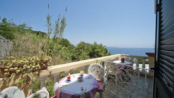 Trippelrum - viss havsutsikt | Terrass/Patio