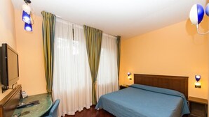 Minibar, Zimmersafe, Schreibtisch, schallisolierte Zimmer
