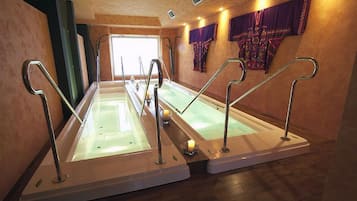 Indoor spa tub