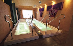 Indoor spa tub