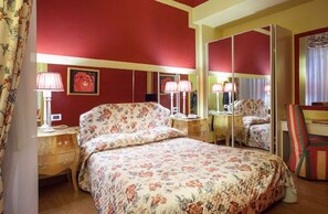 Minibar, safe på rommet, skrivebord og wi-fi (inkludert)