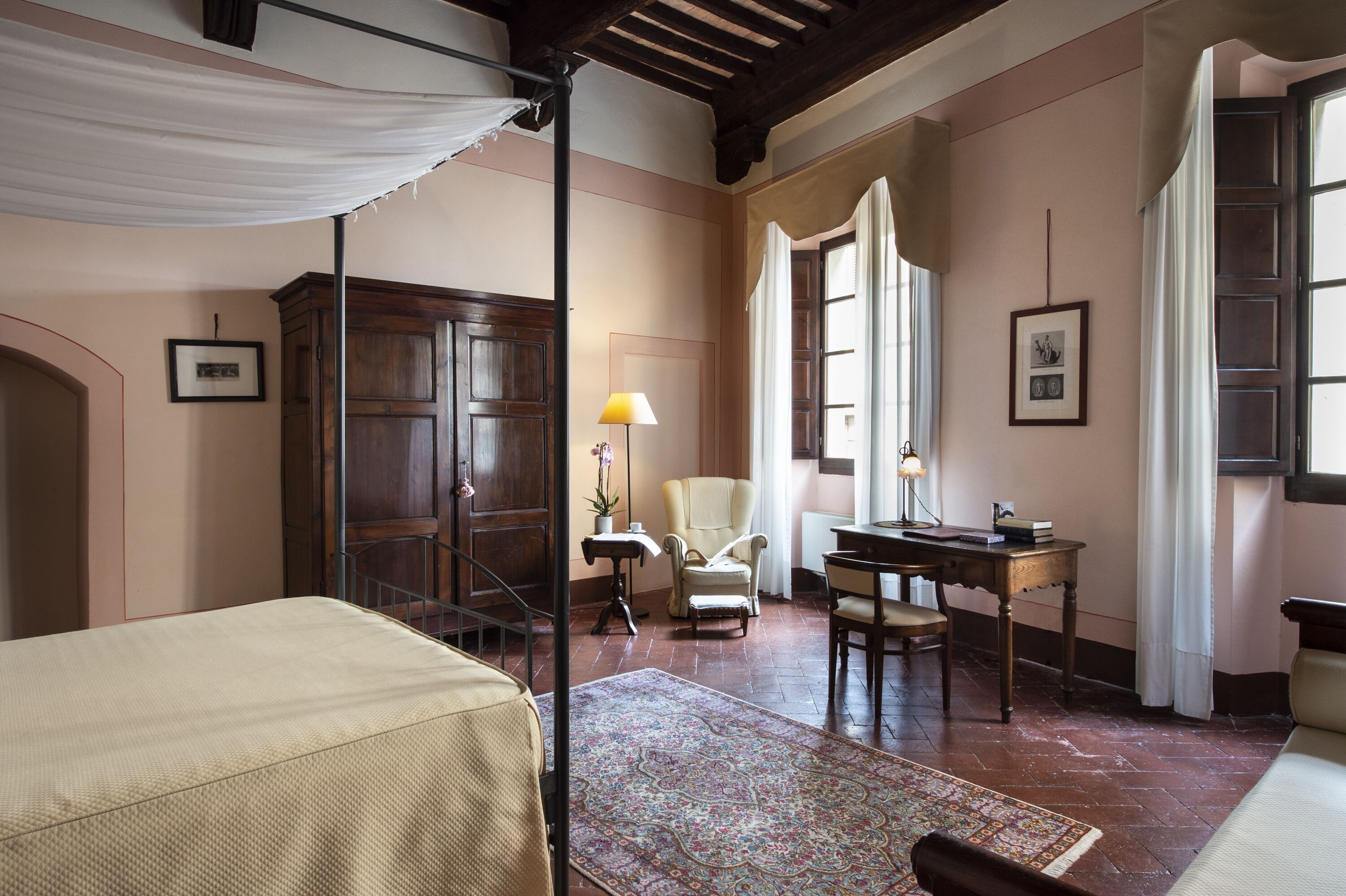 quadruple room | 1 bedroom, minibar, in-room safe, desk