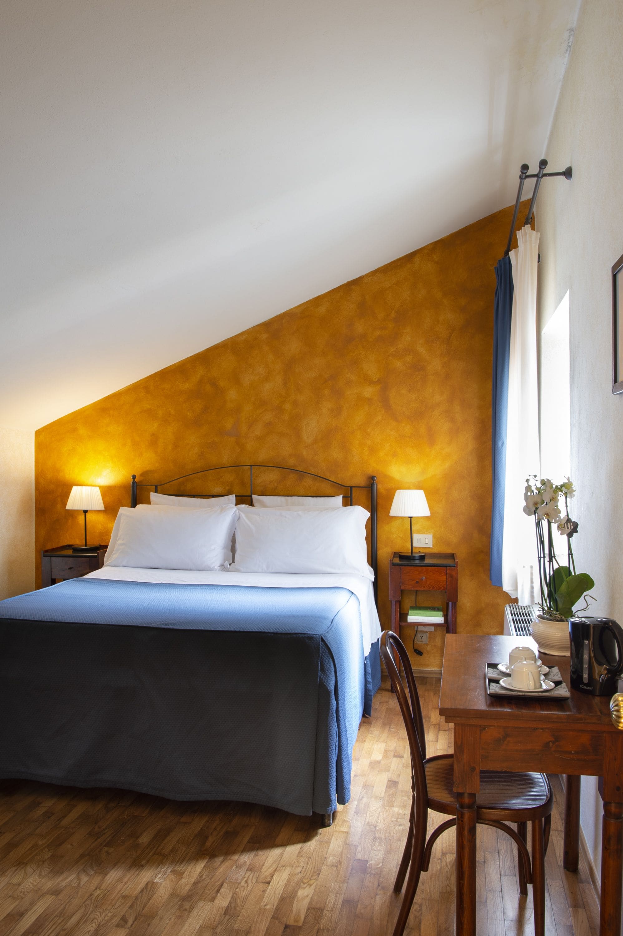 double room | 1 bedroom, minibar, in-room safe, desk