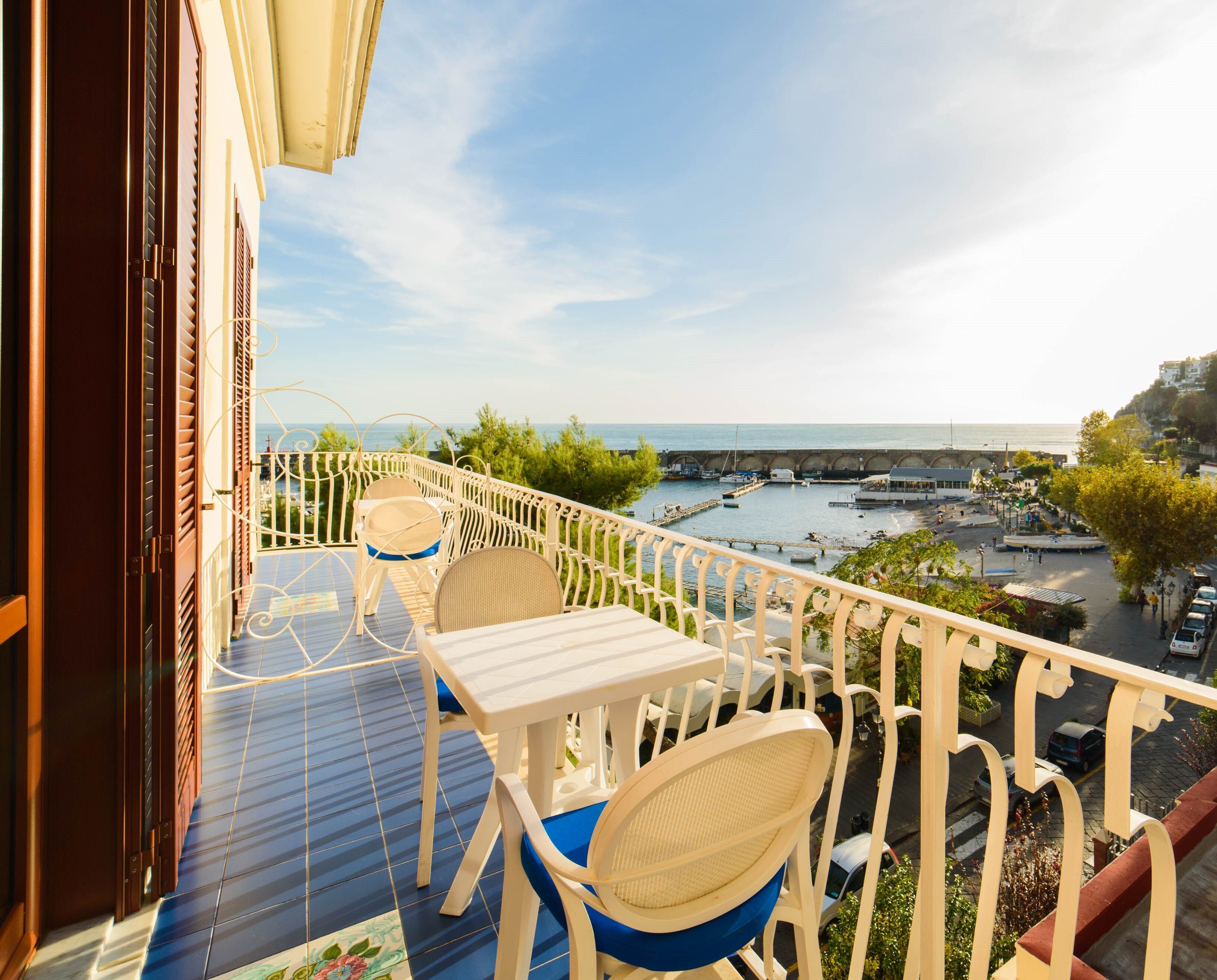 Literie hypoallergénique, minibar, coffres-forts dans les chambres