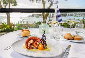 Breakfast, lunch and dinner served  - Hotel La Bussola (Amalfi)