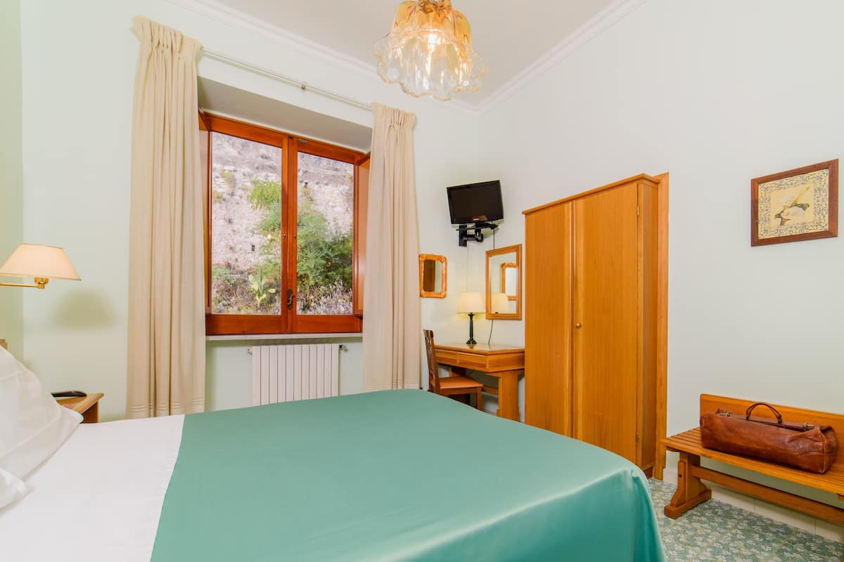 Doppelzimmer, Blick auf den Innenhof | Allergikerbettwaren, Minibar, Zimmersafe, individuell dekoriert