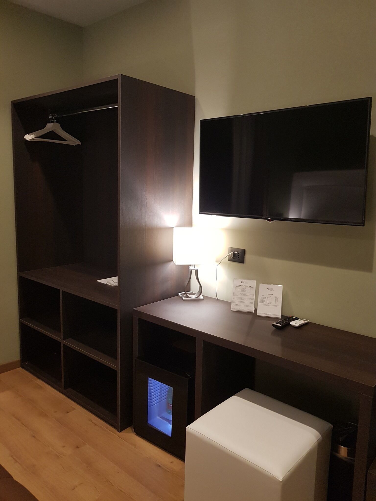 1 bedroom, minibar, desk, laptop workspace