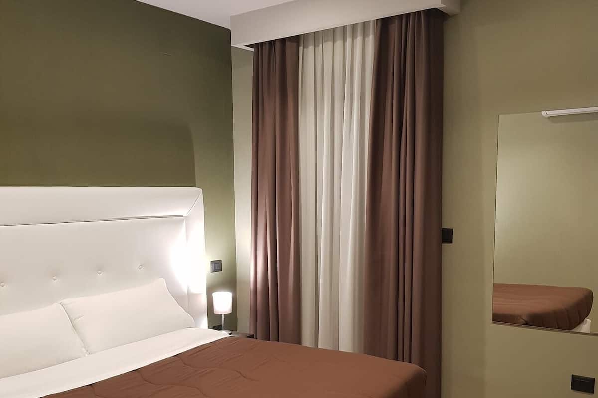 1 Schlafzimmer, Minibar, Schreibtisch, laptopgeeigneter Arbeitsplatz