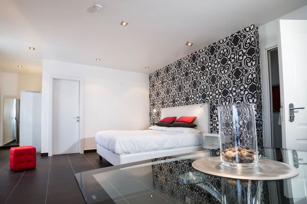 deluxe suite | 1 bedroom, minibar, desk, laptop workspace