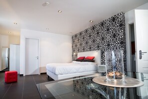Deluxe Suite | 1 bedroom, minibar, desk, laptop workspace