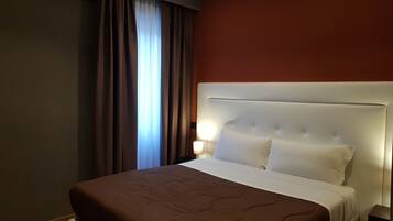 Junior Suite | 1 bedroom, minibar, desk, laptop workspace