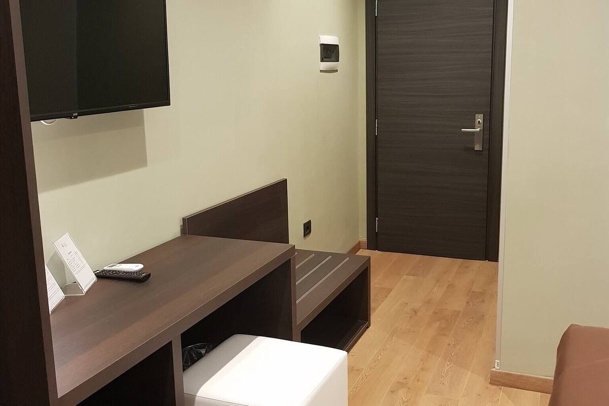 1 bedroom, minibar, desk, laptop workspace