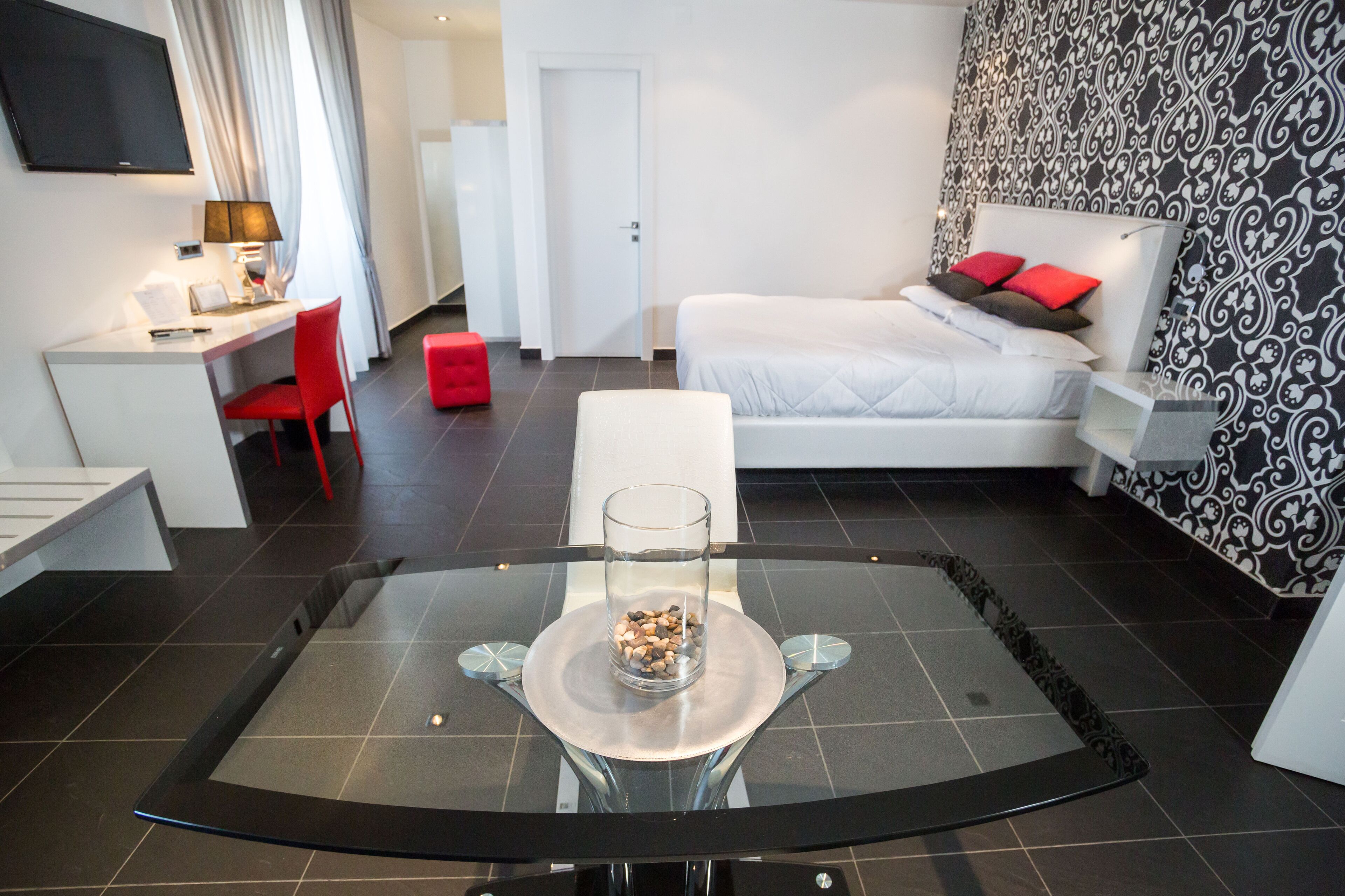 deluxe suite | 1 bedroom, minibar, desk, laptop workspace