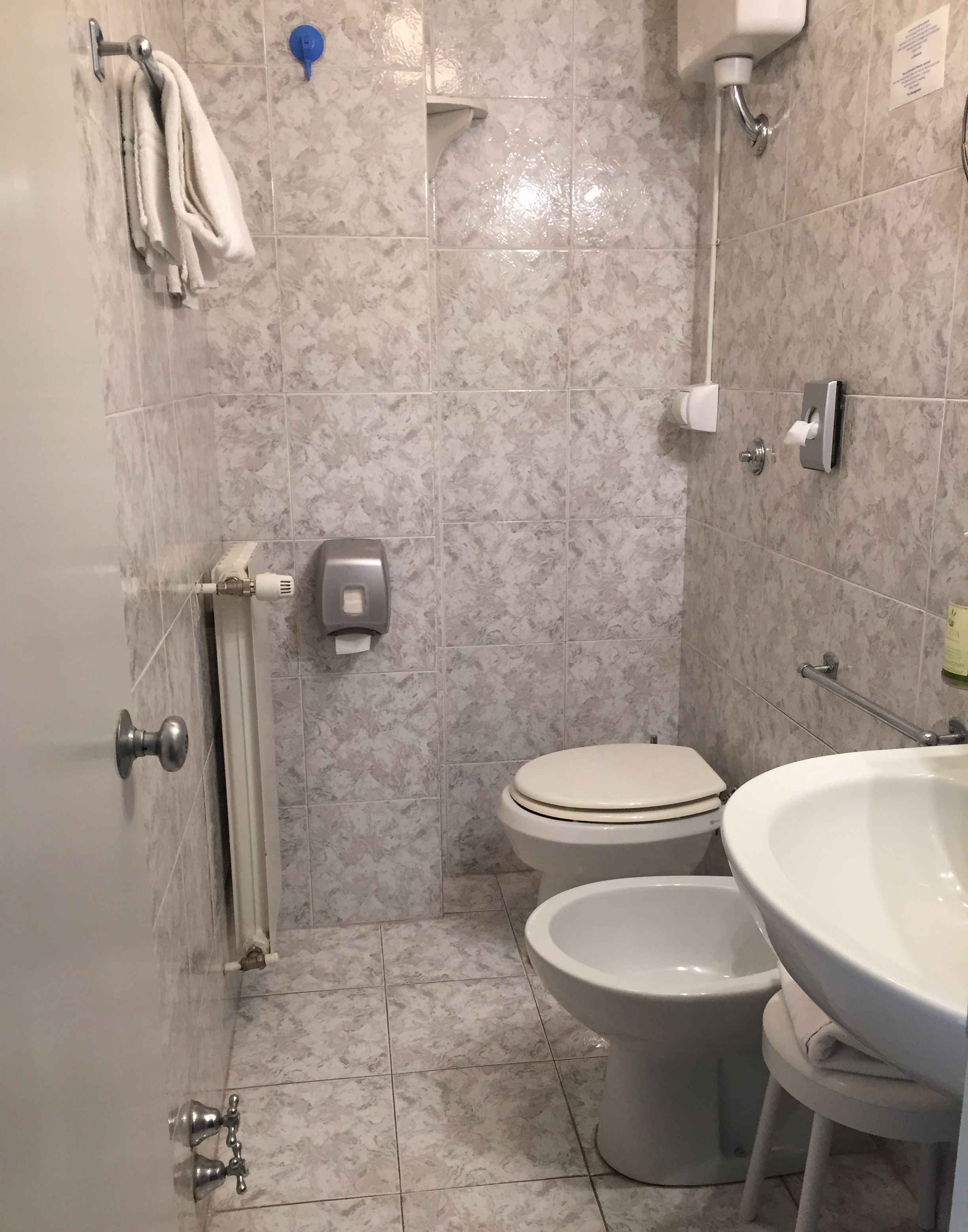 standard double or twin room | bathroom | shower, free toiletries, hair dryer, slippers