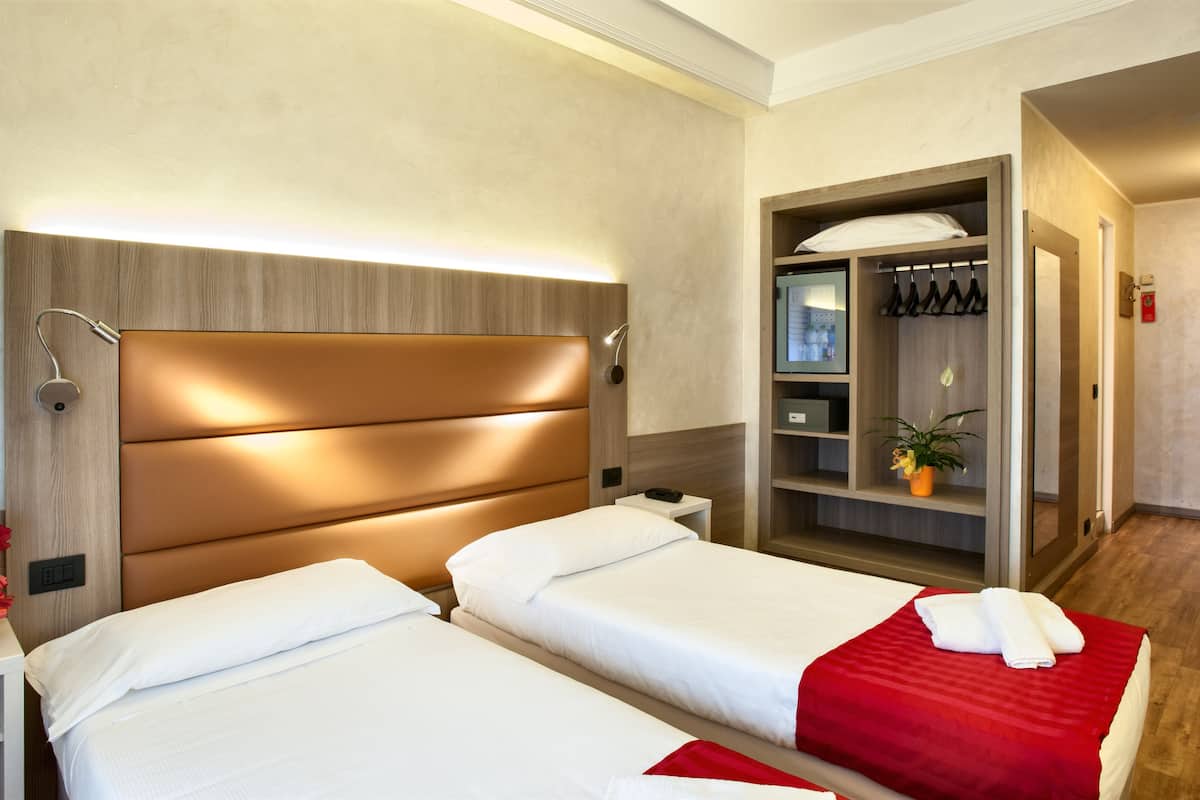 1 bedroom, down duvets, minibar, in-room safe