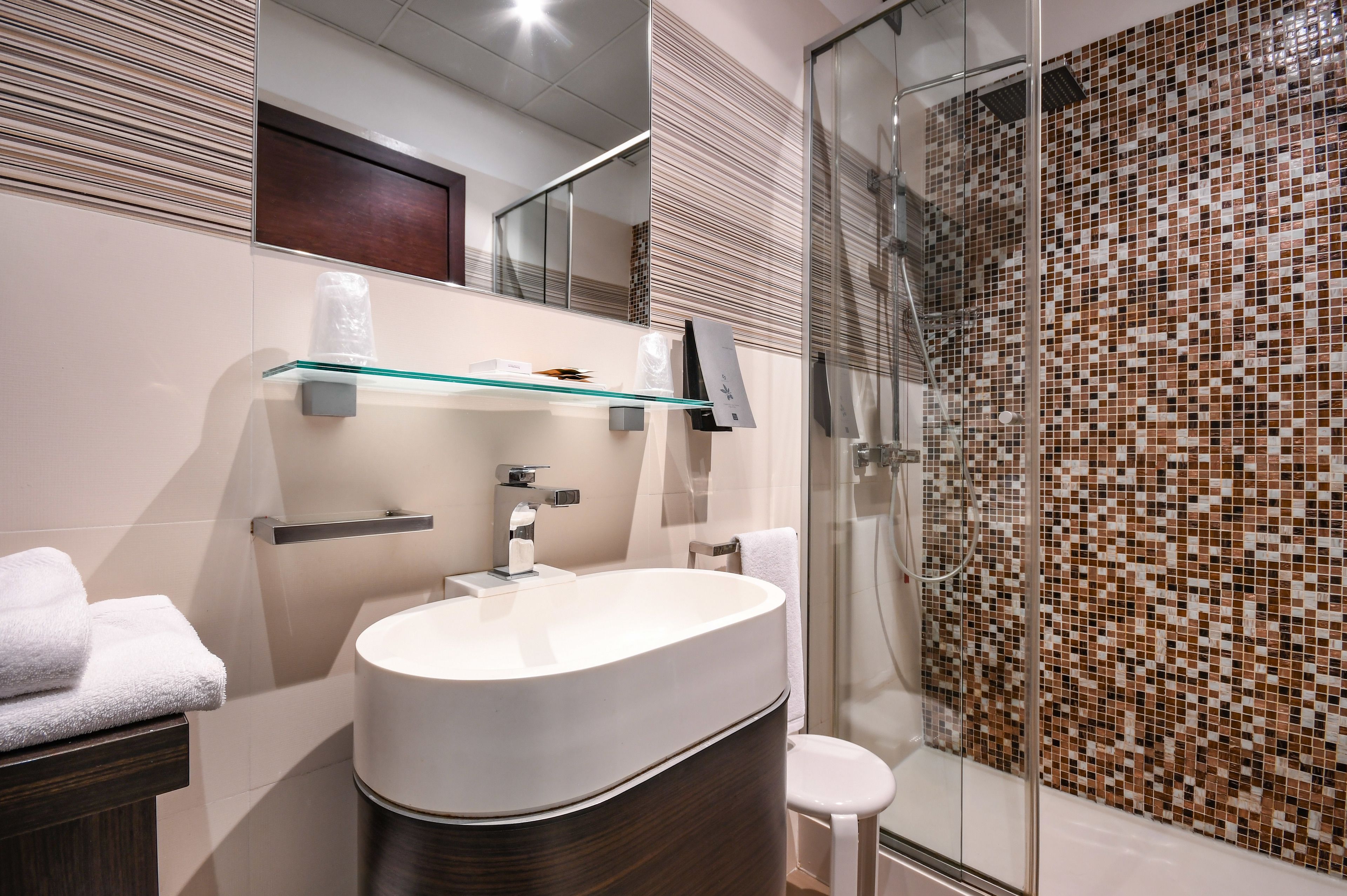 junior suite | bathroom | shower, rainfall showerhead, free toiletries, hair dryer