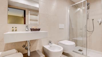 Camera Classic | Bagno | Doccia, asciugacapelli, asciugamani