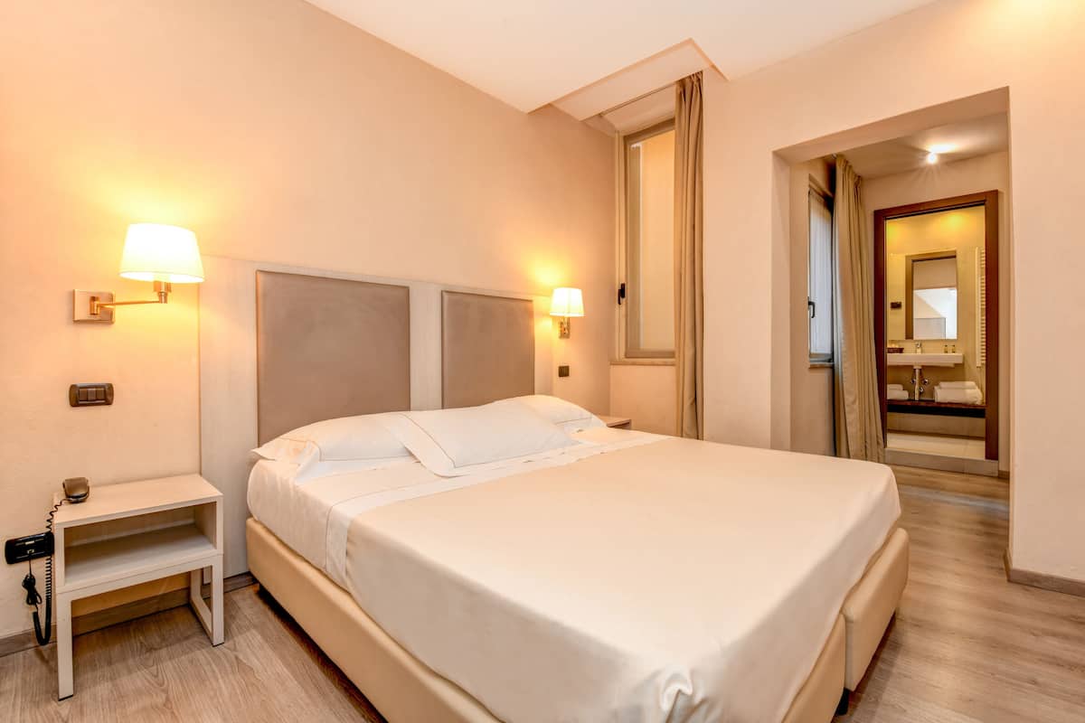 Economy Room | Minibar, in-room safe, soundproofing, free WiFi