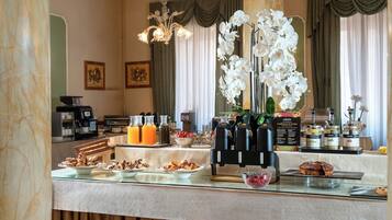 Petit déjeuner (20 EUR par personne)