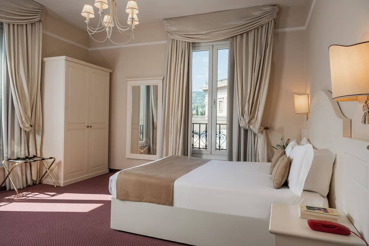 deluxe double or twin room | 1 bedroom, premium bedding, pillow-top beds, minibar