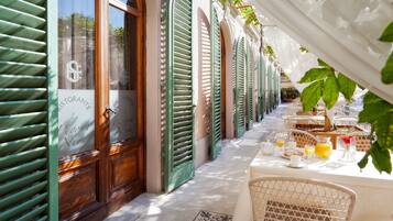 Frukost (EUR 20 per person)