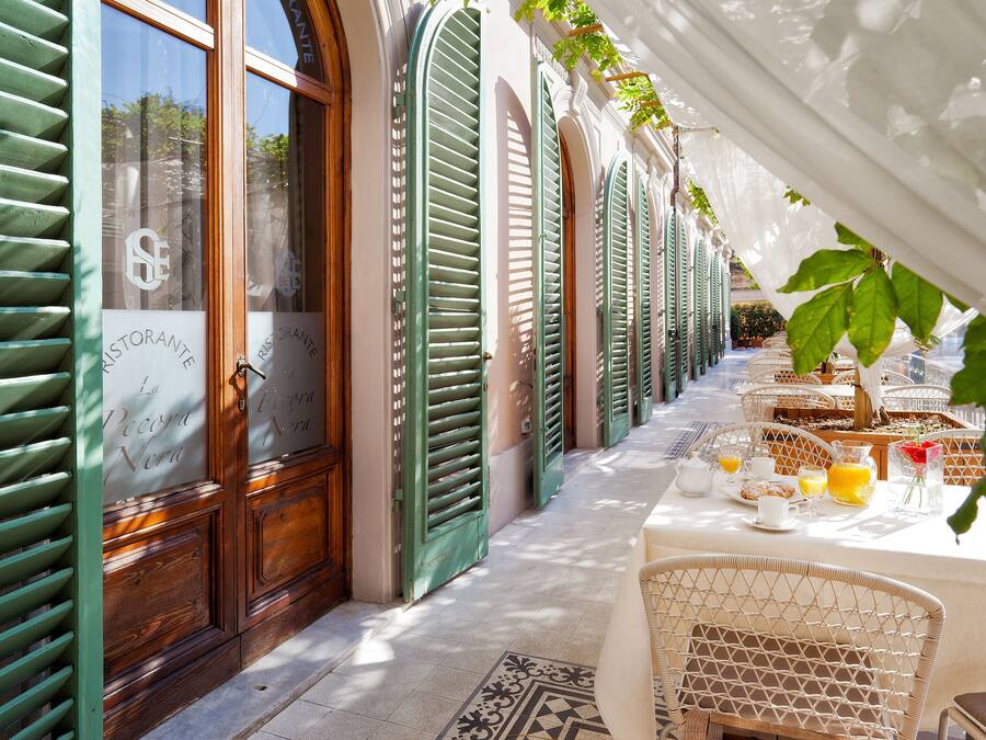 Breakfast (EUR 20 per person)