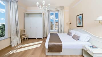 Deluxe dubbelrum eller tvåbäddsrum | 1 sovrum, sängtillbehör av högsta kvalitet, bäddmadrasser och minibar