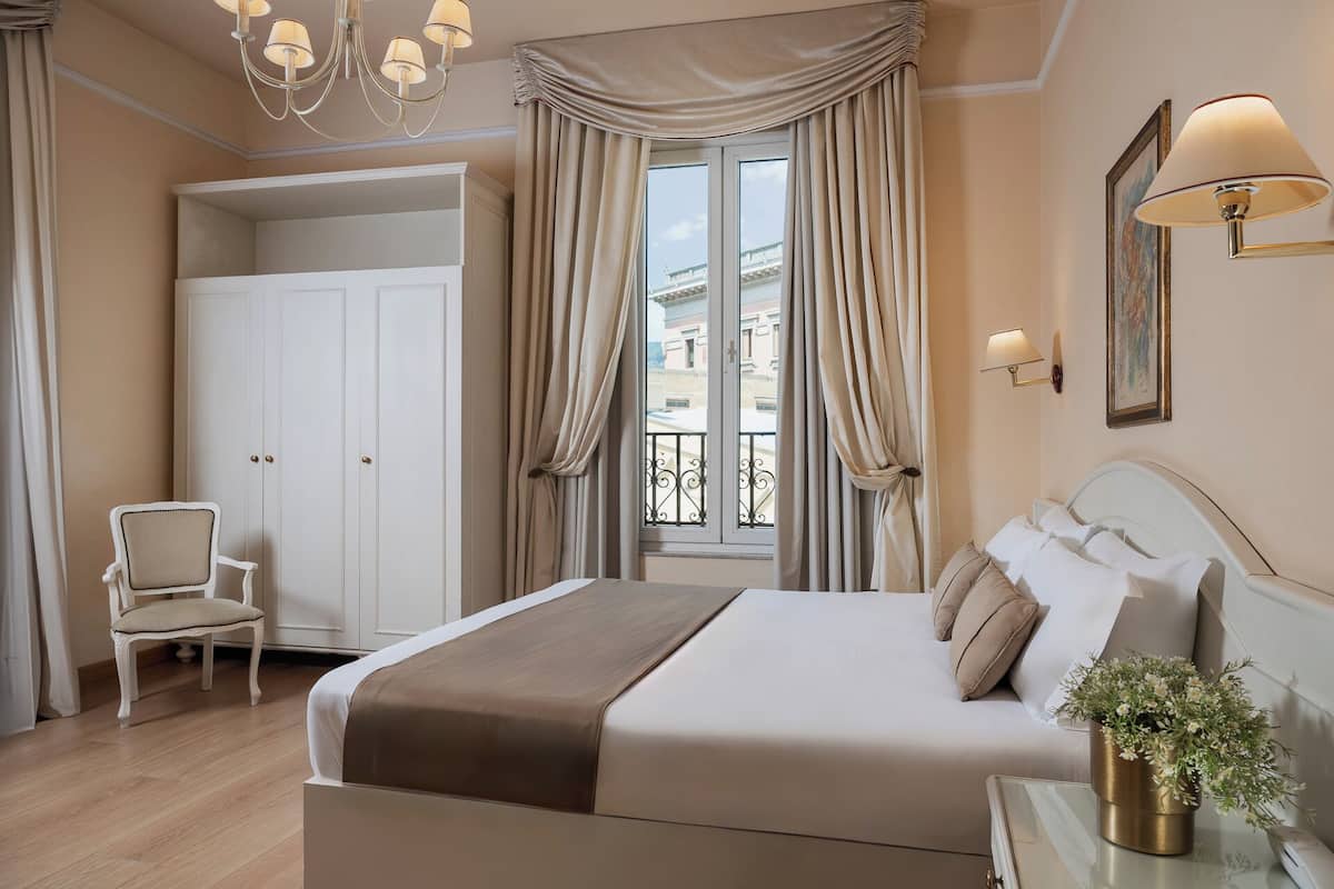 deluxe double or twin room | 1 bedroom, premium bedding, pillow-top beds, minibar