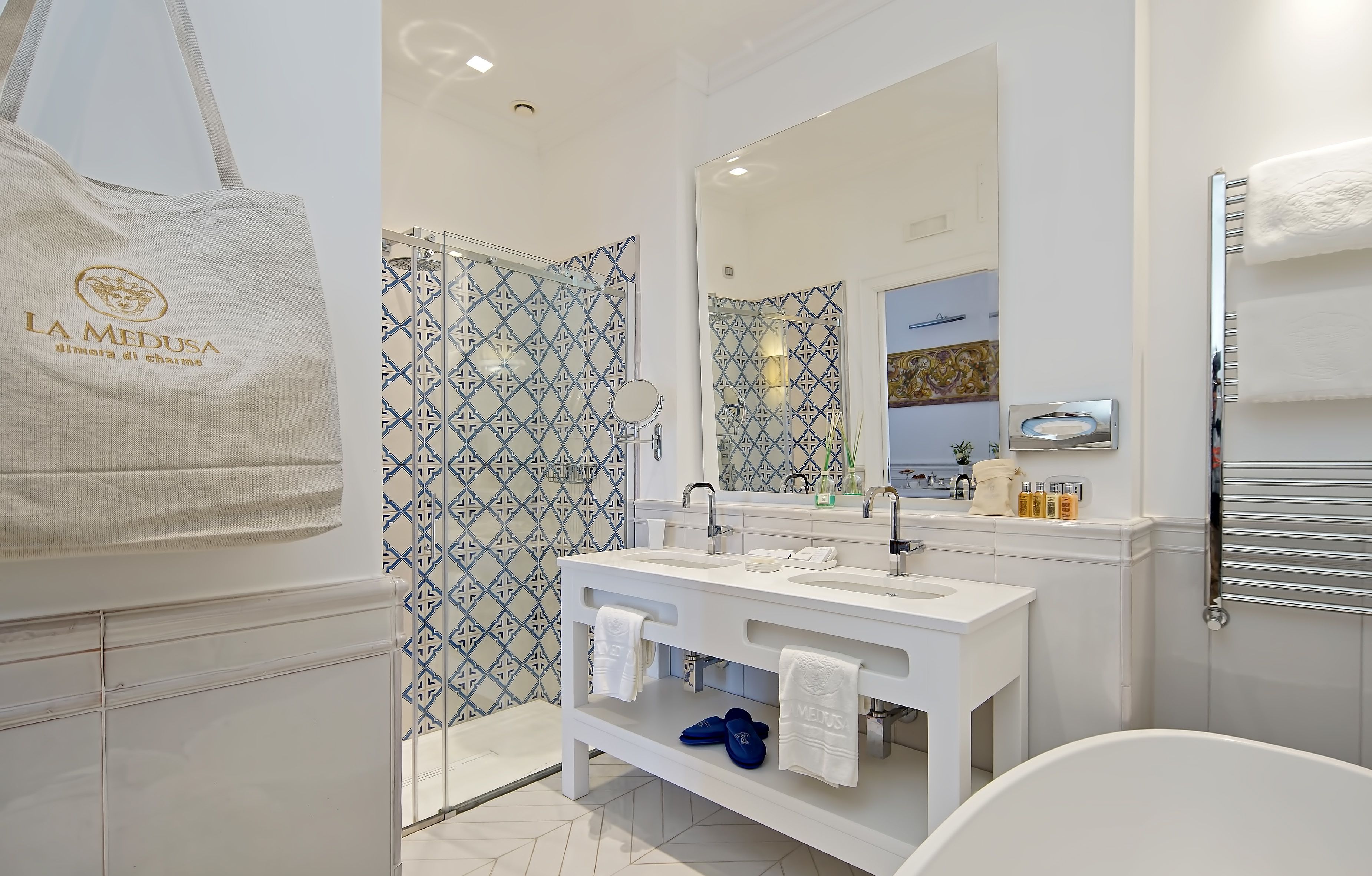 junior suite | bathroom | free toiletries, hair dryer, bathrobes, bidet