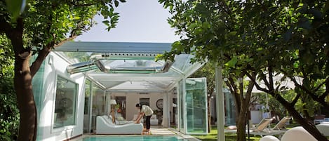 Couples treatment rooms, sauna, hot tub, steam room, Turkish bath