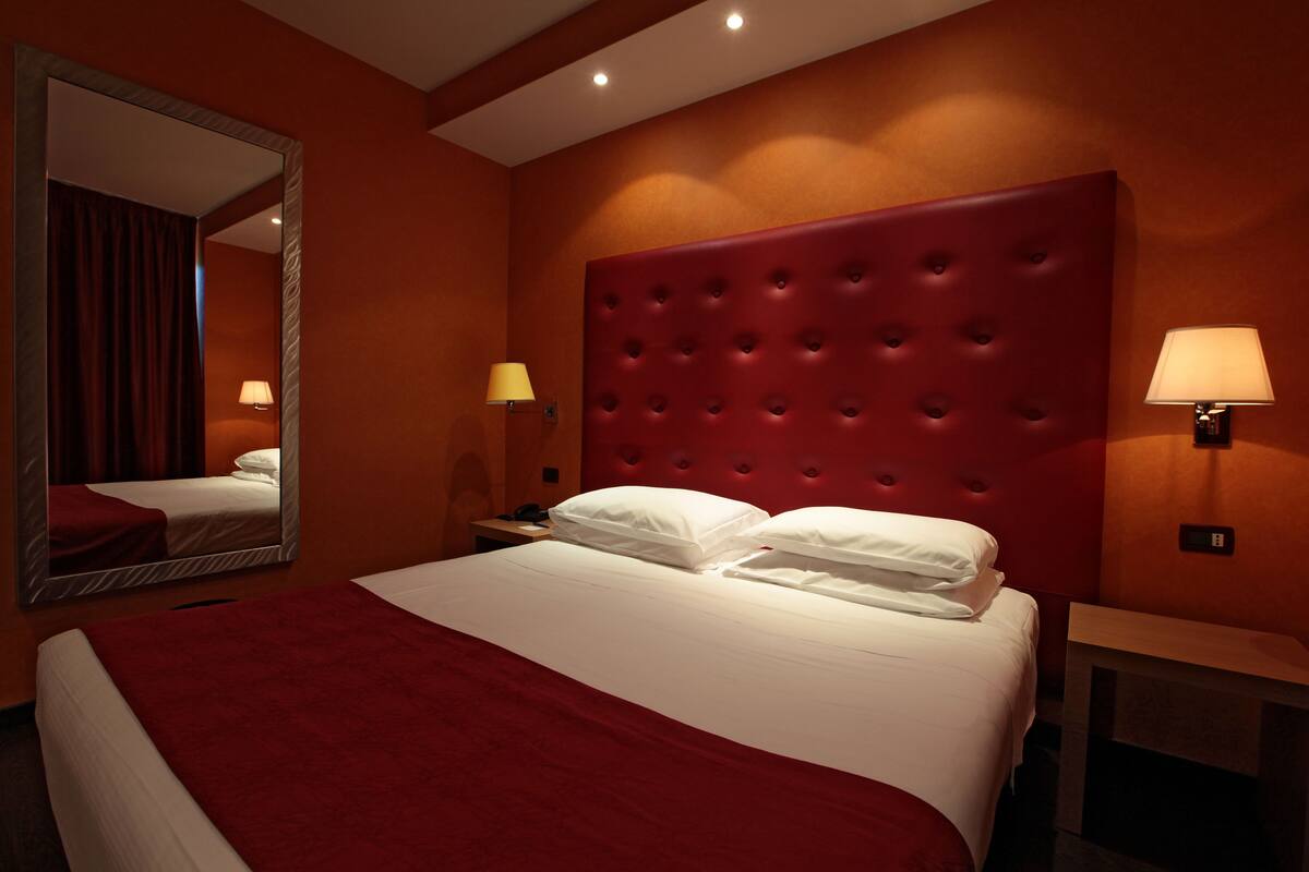 classic room, 1 king bed (with sofabed) | hypo-allergenic bedding, down duvets, minibar, in-room safe